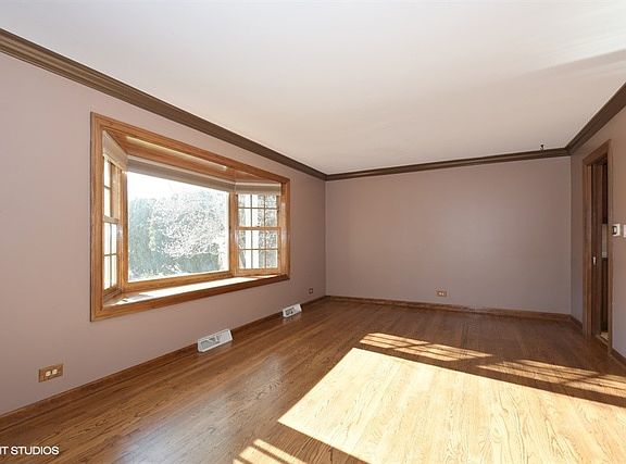 2nd image of 541 Audubon Pl