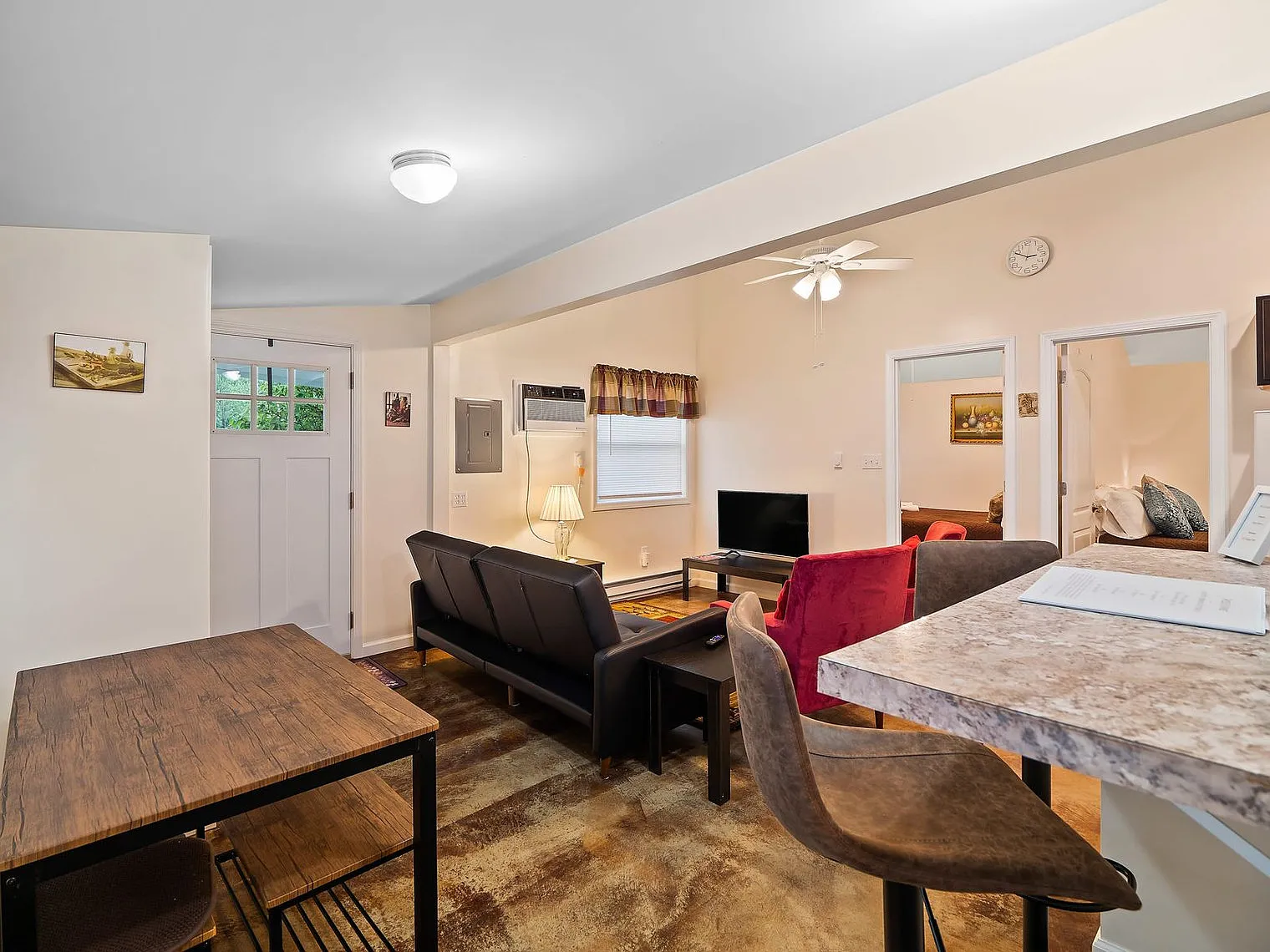 2 bed, 1.0 bath, 441 sqft, $2,354 — Photo 4