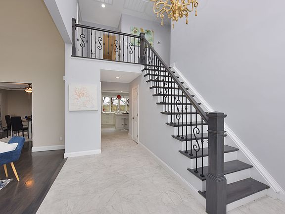 3rd image of 1550 Parkview Ave