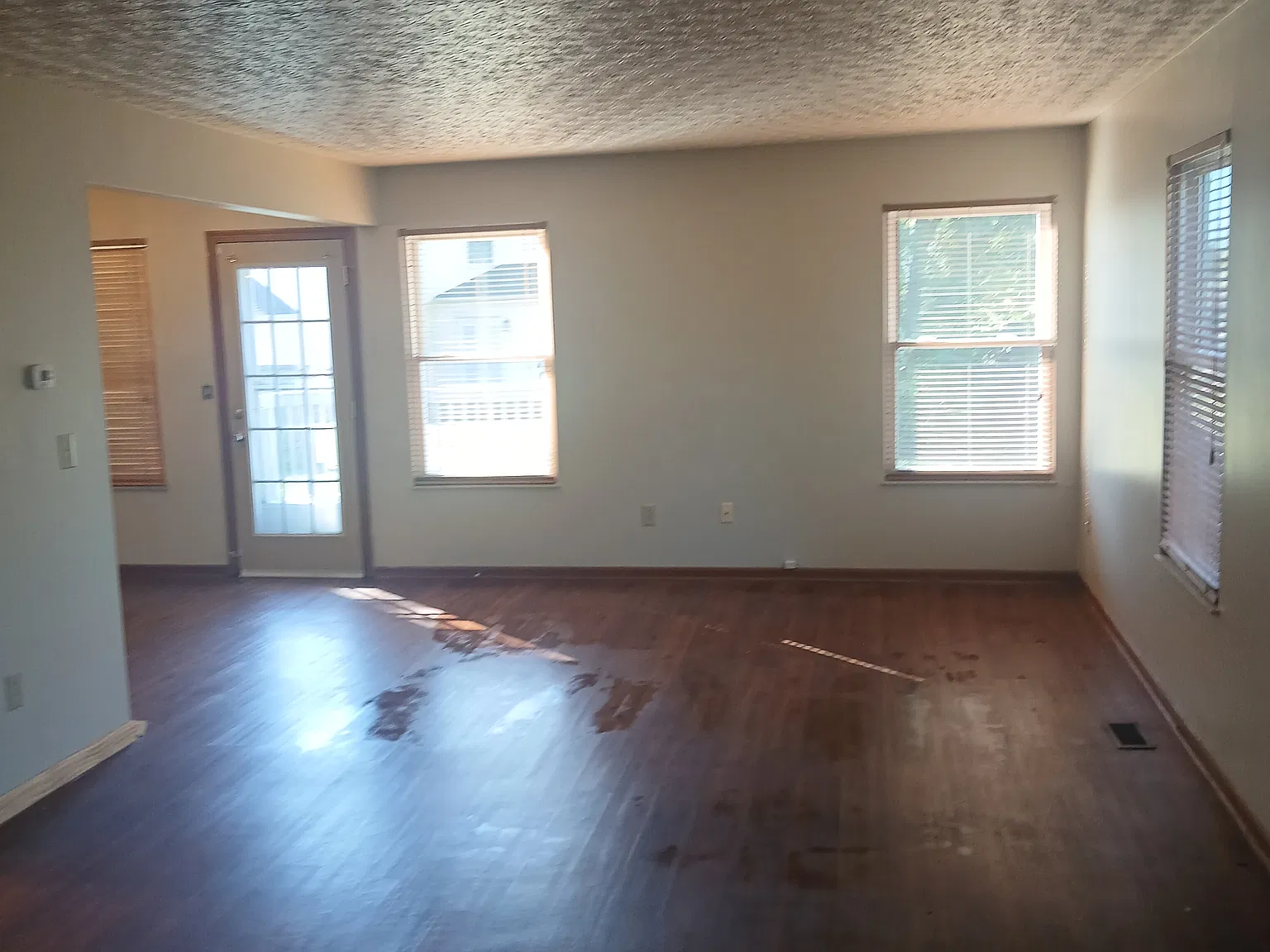 3 bed, 1547 sqft, $2,100 — Photo 2