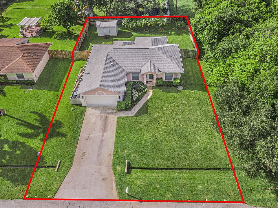 1st image of 690 SE Crescent Avenue