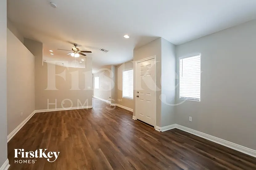 3 bed, 2.0 bath, 1527 sqft, $2,475 — Photo 4