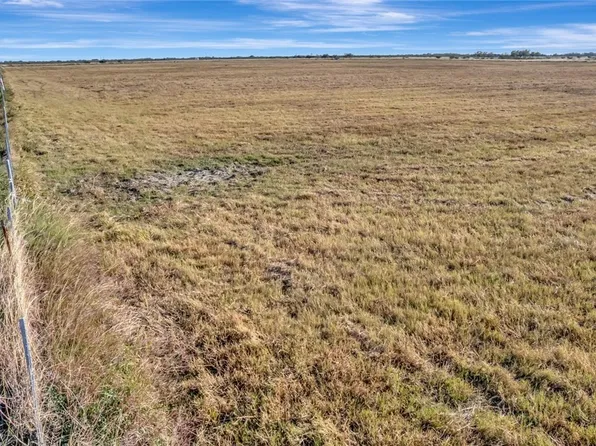 1 Schmidt Rd, Inez, TX 77968