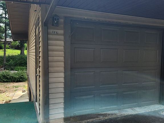 3rd image of 227 Wedgewood Dr