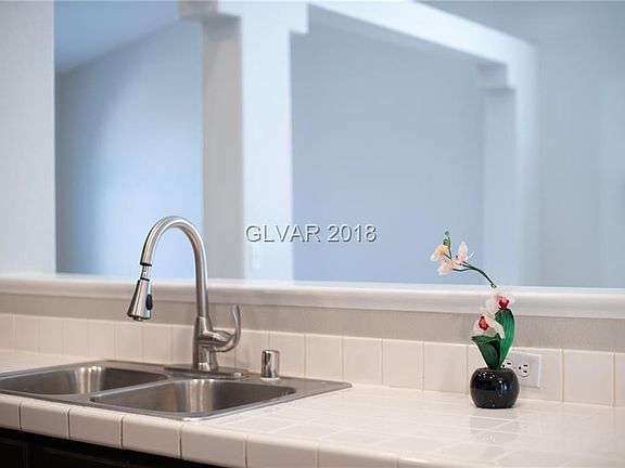 4th image of 899 Cohasset St