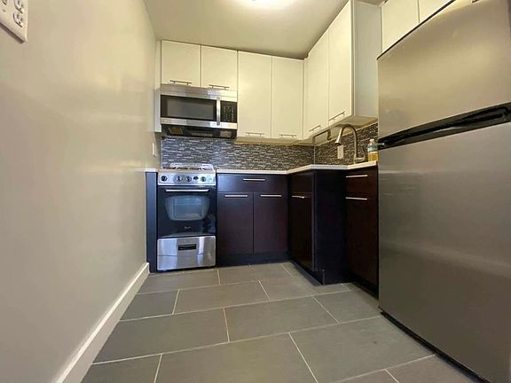 3rd image of 1367 Dean St #4