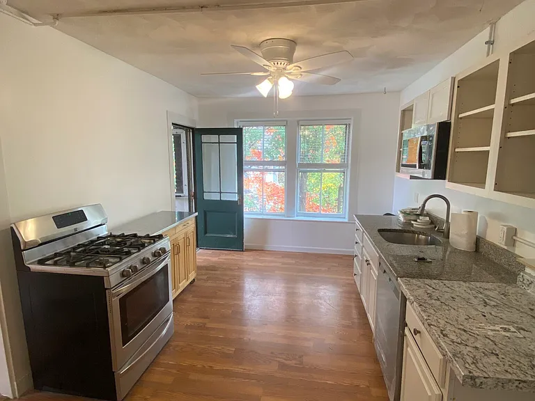25 Fairfield St #6 — Photo 11