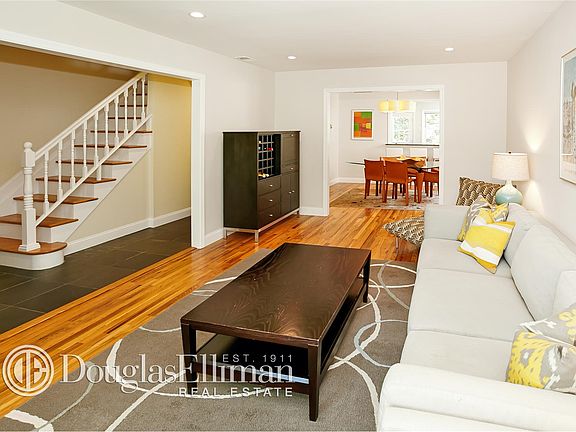 3rd image of 150 Soundview Dr