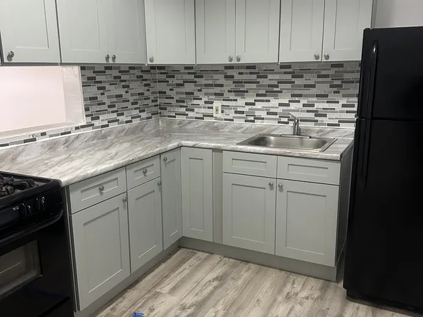 2327 E 70th St Unit 3, Chicago, IL 60649