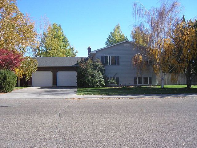 1st image of 1295 Bluebird Ln