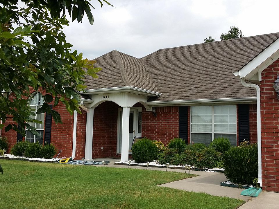2nd image of 2801 Stonegate Dr