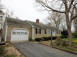 28 Walton Ave, Hyannis, MA 02601