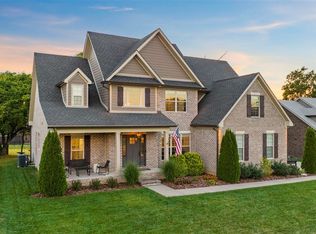 633 Diamond Peak Dr, Bowling Green, KY 42104