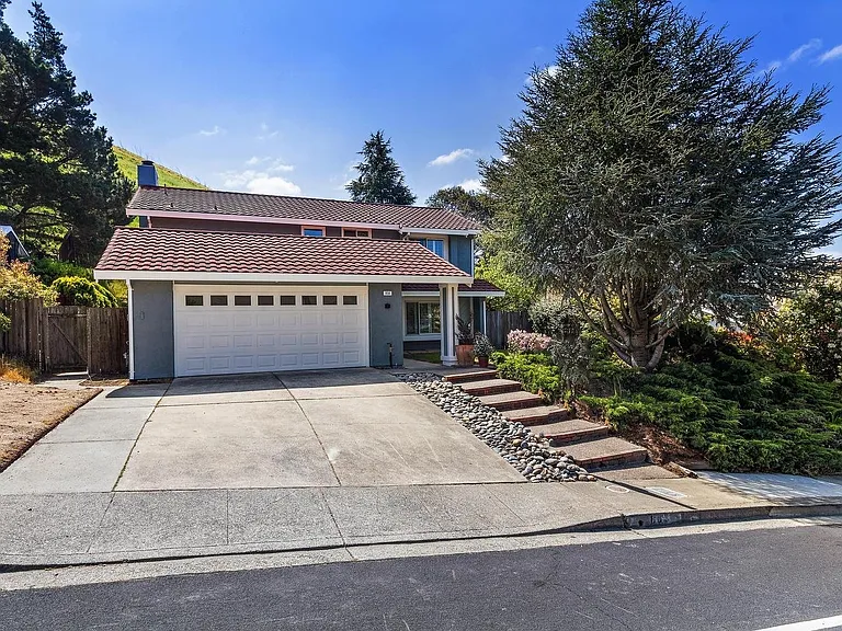 850 Rose Dr — Photo 1