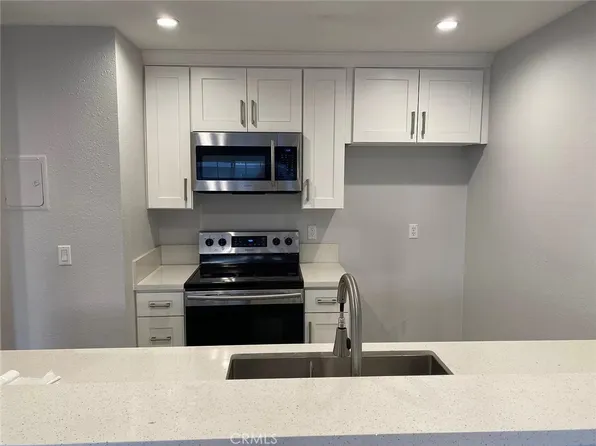 20930 Parthenia St Unit 204, Canoga Park, CA 91304