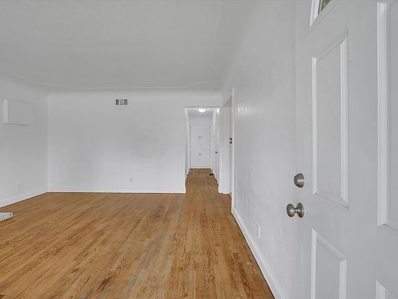 5th image of 455 N Lincoln Ave