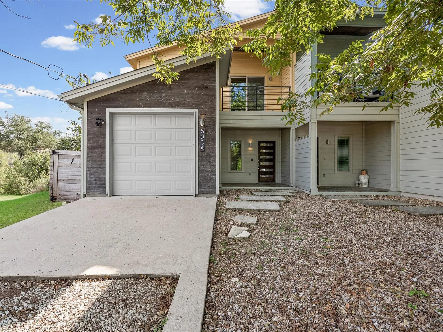 4 bed, 3.0 bath, 2101 sqft, $3,200 — Photo 1