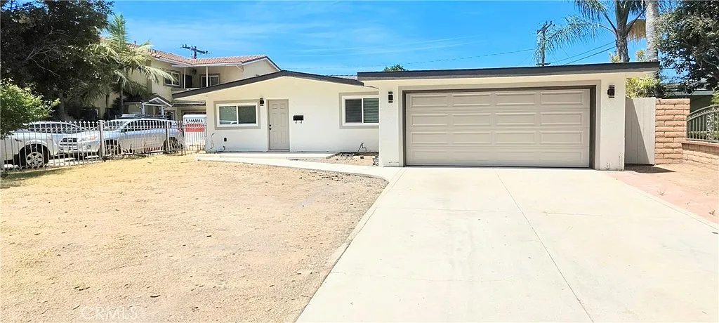 3 bed, 1296 sqft, $4,600 — Photo 1
