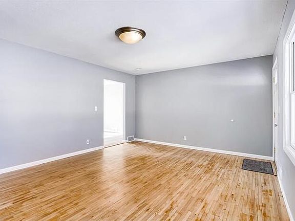 3rd image of 1560 13th Ave