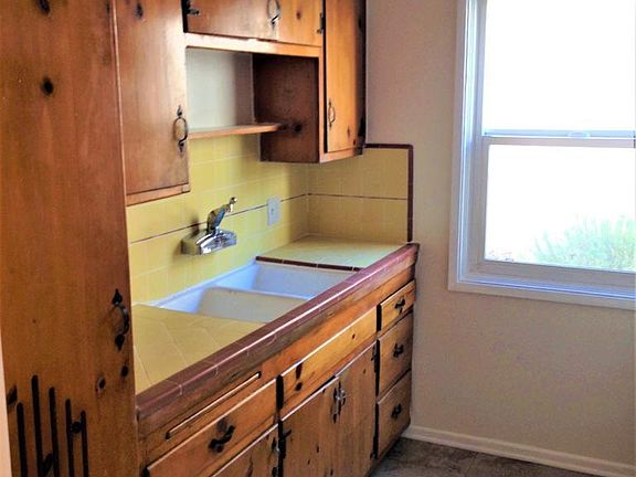 3rd image of 1225 S Bedford St #7