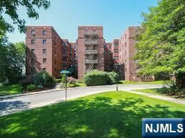 2333 Hudson Ter, Fort Lee, NJ 07024