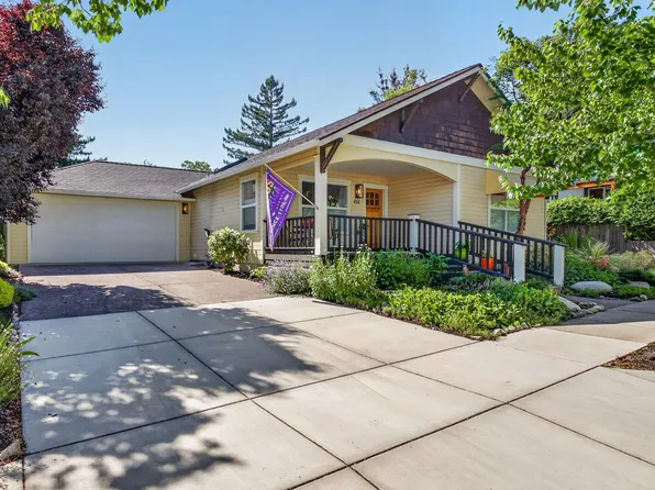 414 Parkside Dr, Ashland, OR 97520