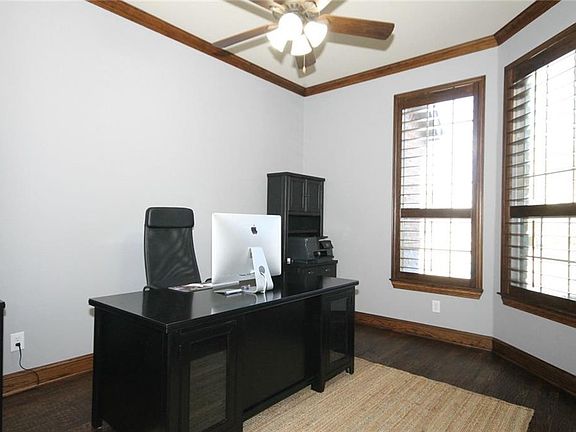 4th image of 14855 Foxbriar Ln