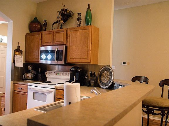 2nd image of 924 Pam Dr