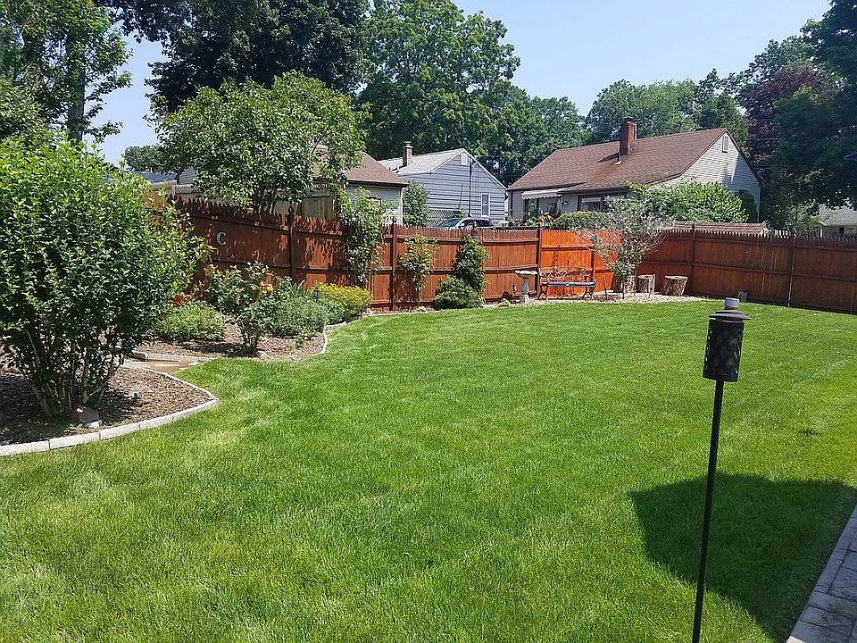 2nd image of 225 Morningside Dr W