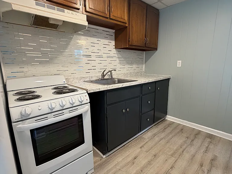 Lockewood Dr — Photo 3