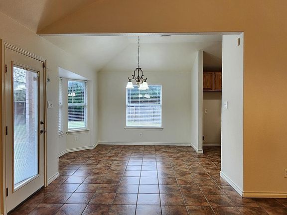 4th image of 1600 Fern Dr