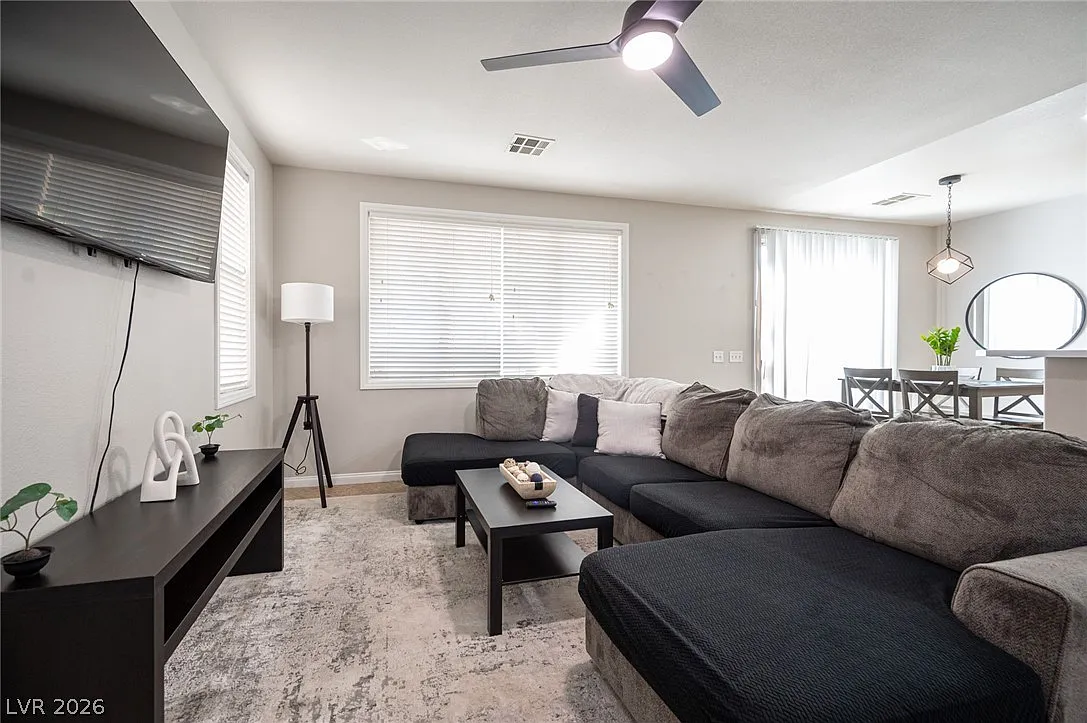 2 bed, 2.5 bath, 1371 sqft, $2,600 — Photo 4