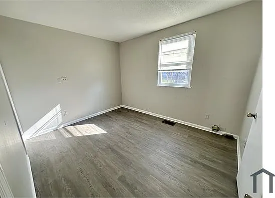 1609 Ray St — Photo 5