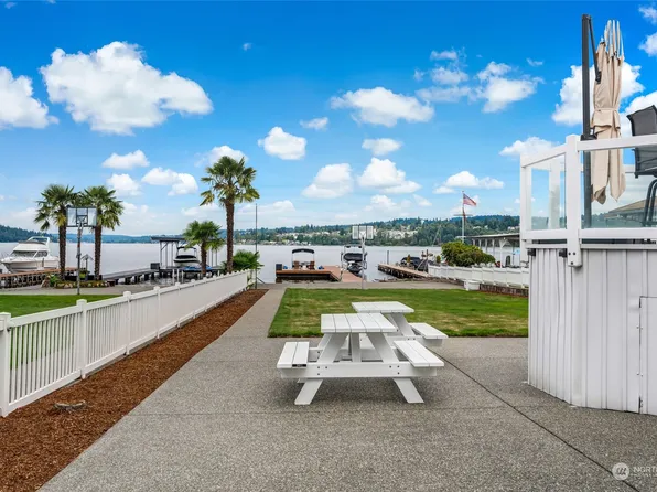 8710 S 113th Street, Seattle, WA 98178