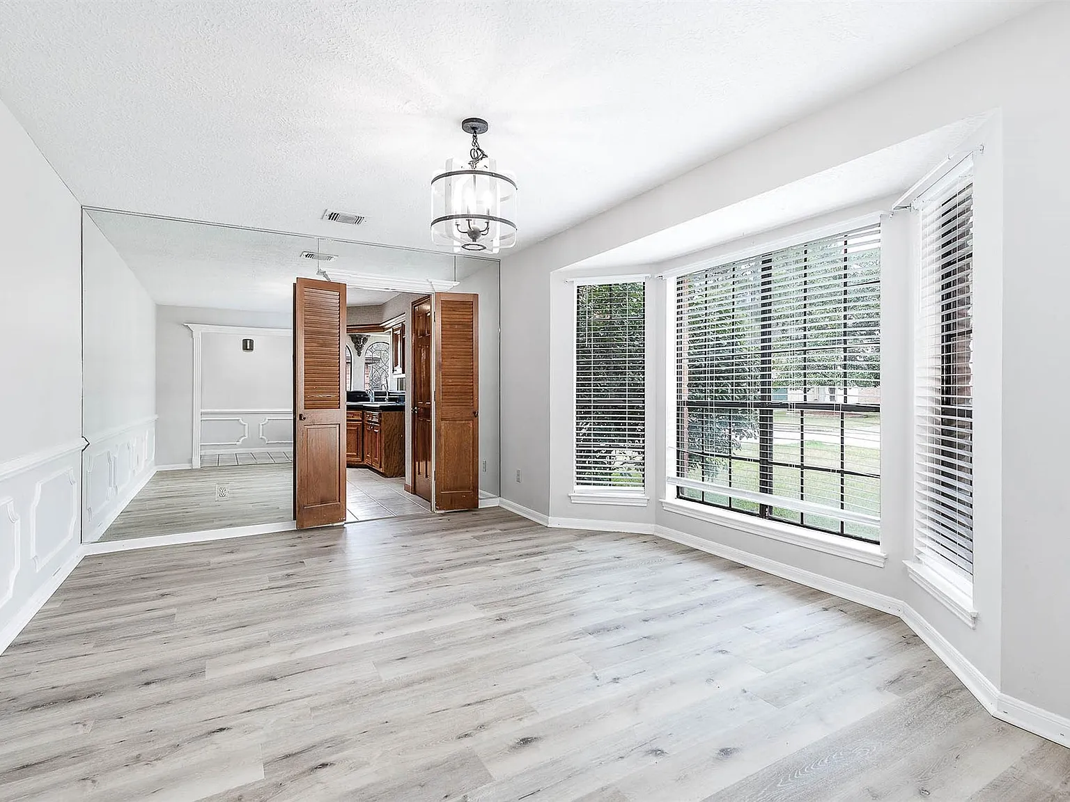 5 bed, 4.5 bath, 3875 sqft, $2,650 — Photo 3