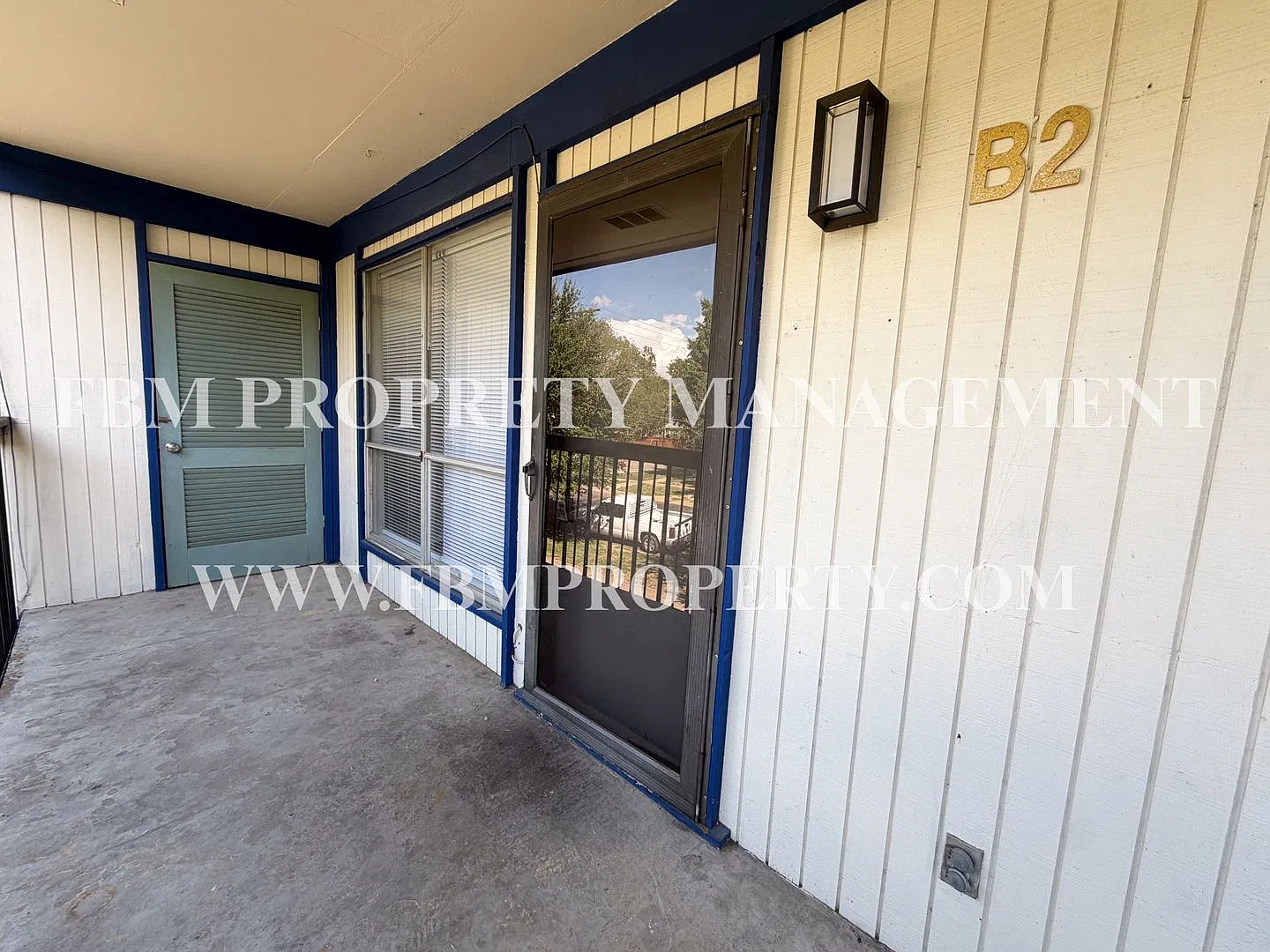 407 N Preston St, Unit B2 - Cozy 2 Bedroom, 2 Bathroom Apartment in Ennis, TX! — Photo 2