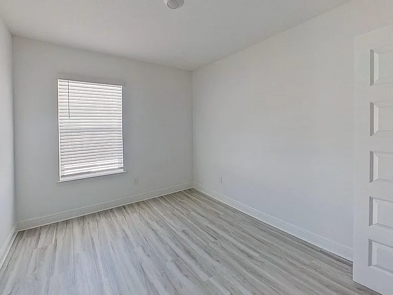 45 Sparrow Ave — Photo 6