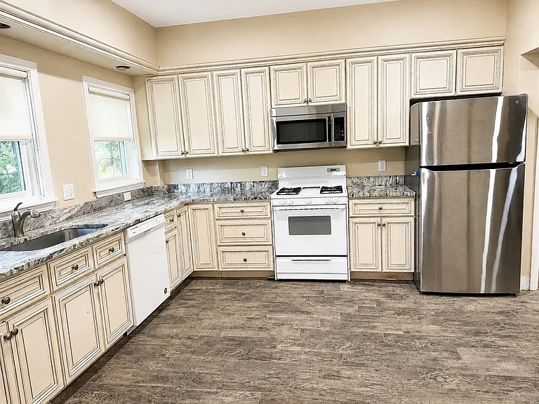 69 Grove St #1B — Photo 5