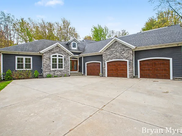 3355 Palmer Dr, Saugatuck, MI 49453