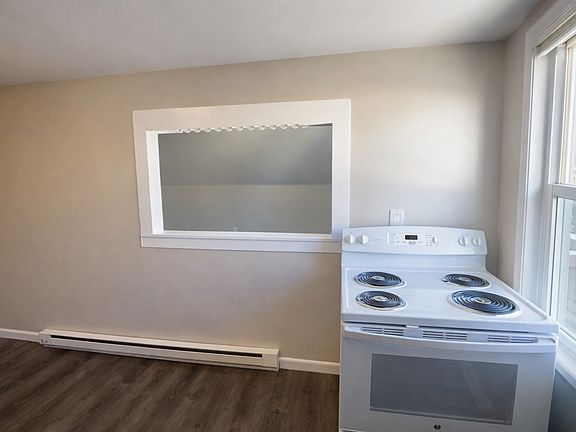 3rd image of 79 Vine St #2