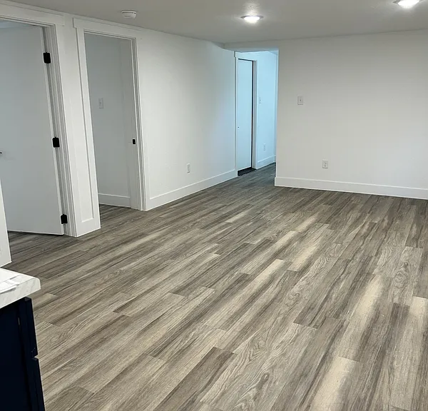 910 Rood Ave #5 — Photo 3