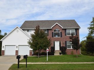 6608 Pheasant Hollow Rd SW, Cedar Rapids, IA 52404