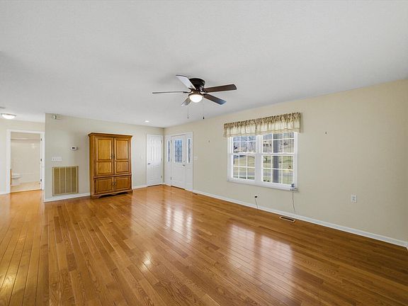 5th image of 612 Briarwood Dr