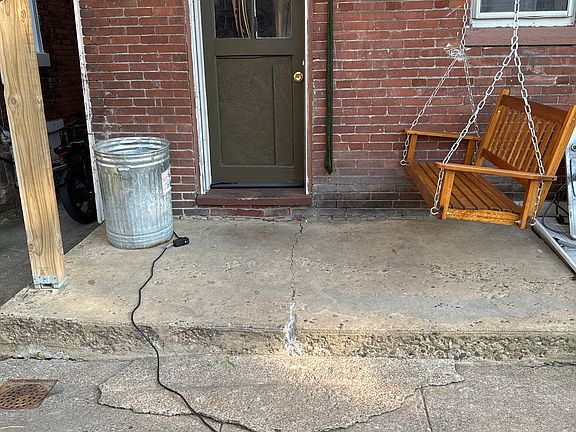2nd image of 1836 Park St Floor 1