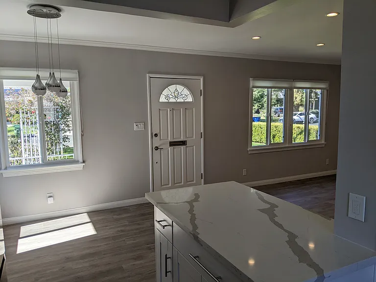 5636 Cedros Ave — Photo 7