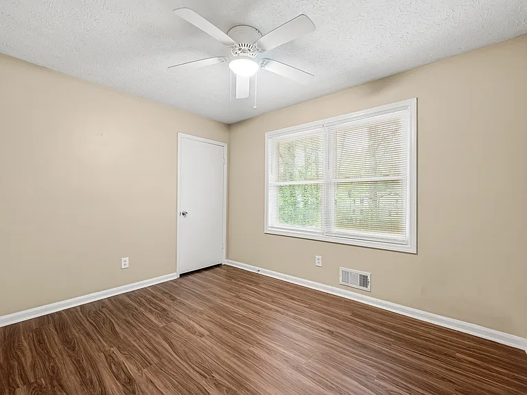 1009 Cedar Ave #6 — Photo 8
