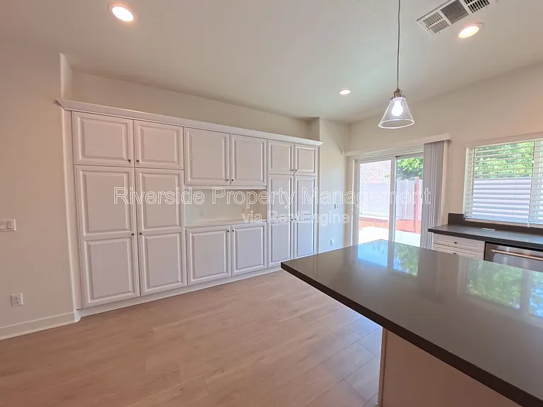 2921 Gibson St — Photo 8