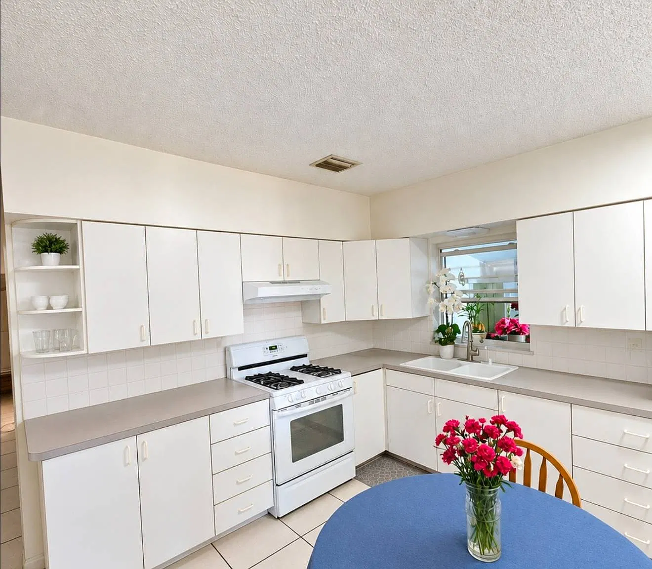 4 bed, 2.0 bath, 2059 sqft, $5,500 — Photo 4