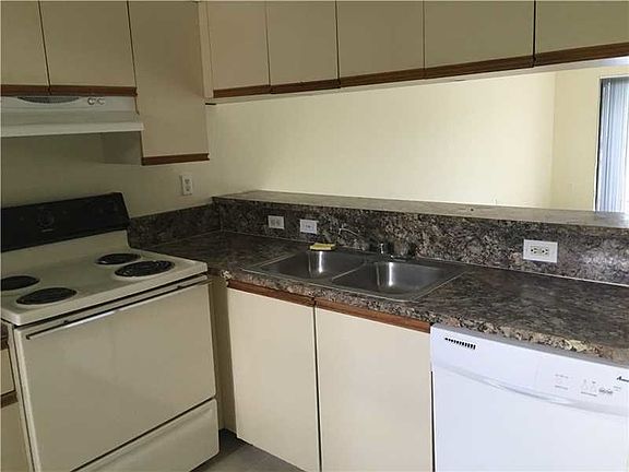 3rd image of 9853 Nob Hill Ct