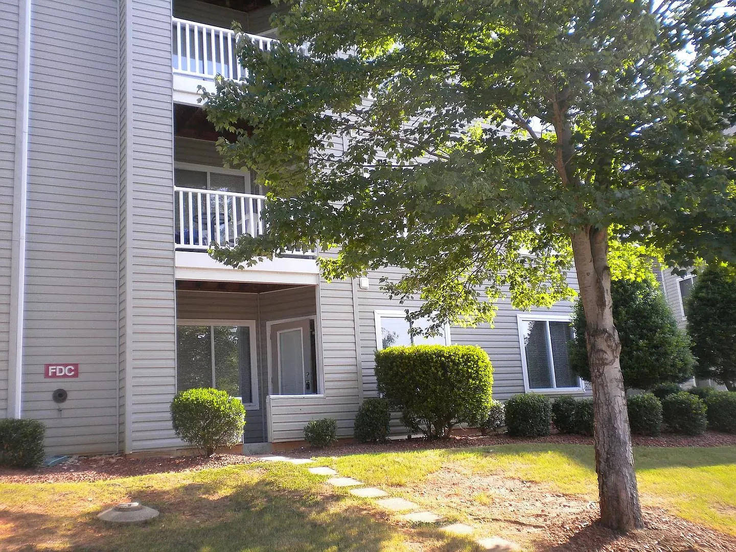 4 bedroom Condo within Walking Distance to Lake Johnson and 5 mins to NC State — Photo 1